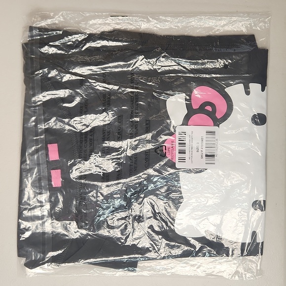 ❤️NWT VINTAGE TORRID GRAPHIC TEE - HELLO KITTY - BOAT NECK - SANRIO PLUS SIZE - Picture 9 of 14